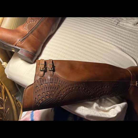 Size 5.5M Gianni Bini knee high laser cut riding style boots - Picture 7 of 9